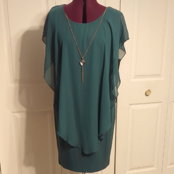 Elegant Green Dress - Picture 1 of 6
